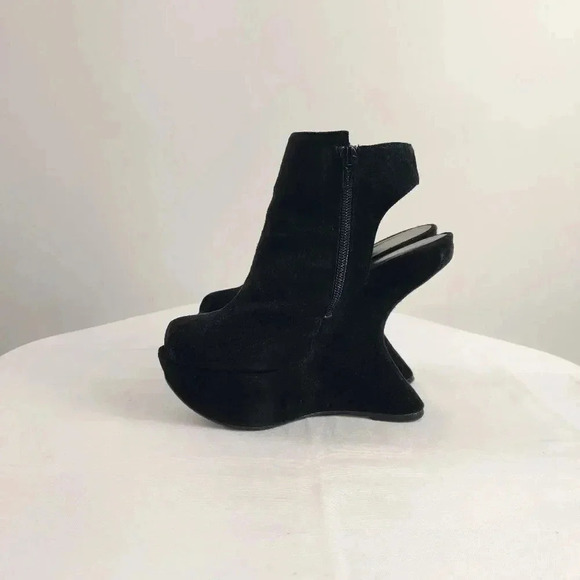 Stuart Wietzman modern anti gravity heelless suede platform booties - Picture 6 of 11